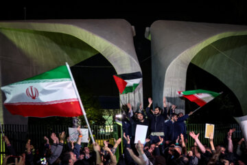 تجمع مردم تهران در حمایت از حمله موشکی و پهپادی به اسرائیل
