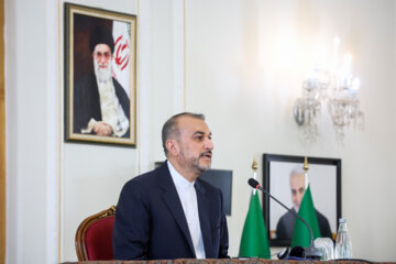 Réunion du chef de la diplomatie iranienne avec les ambassadeurs étrangers à Téhéran