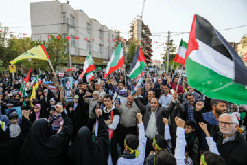 تجمع مردم کرج در حمایت از حمله موشکی و پهپادی سپاه به اسرائیل