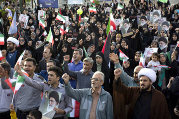 تجمع مردم سمنان در حمایت از حمله موشکی و پهپادی سپاه به اسرائیل