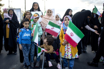 تجمع مردم سمنان در حمایت از حمله موشکی و پهپادی سپاه به اسرائیل