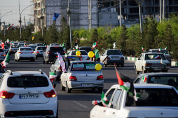 راهپیمایی خودرویی مردم قم در حمایت از حمله موشکی و پهپادی سپاه به اسرائیل