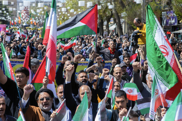 تجمع مردم اراک در حمایت از حمله موشکی و پهپادی سپاه به اسرائیل