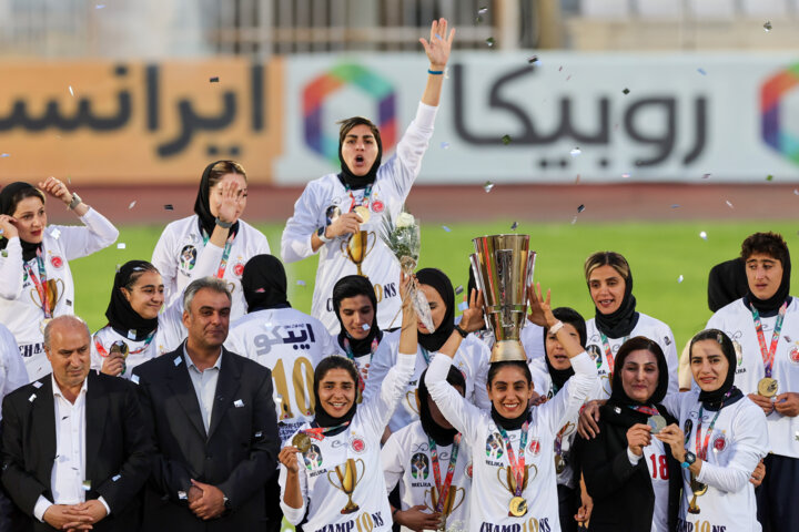 سرمربی خاتون بم: لحظه گرفتن جام دلتنگتر شدم؛ میخواستیم بدون شکست قهرمان شویم 1 سرمربی خاتون بم: لحظه گرفتن جام دلتنگتر شدم؛ میخواستم بدون شکست قهرمان شویم