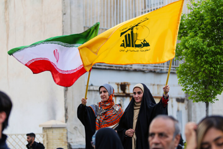 تجمع مردم شیراز در حمایت از اقدام قاطع موشکی و پهپادی به اسرائیل