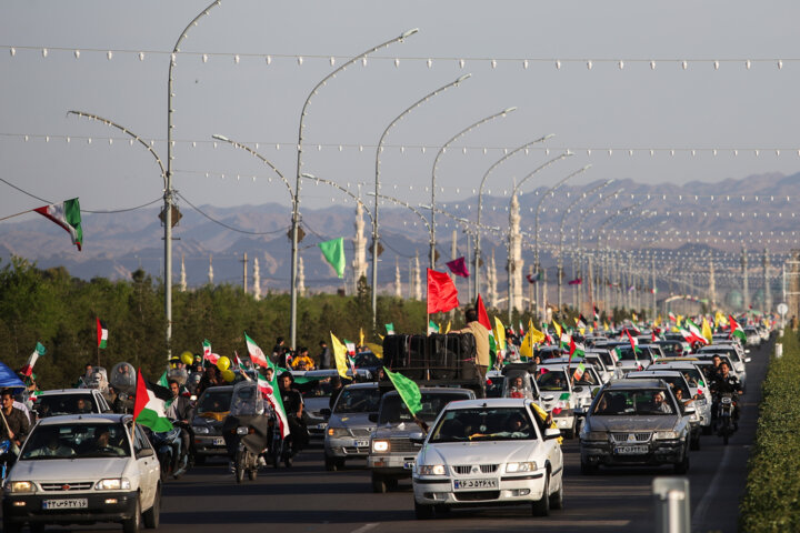 راهپیمایی خودرویی مردم قم در حمایت از حمله موشکی و پهپادی سپاه به اسرائیل