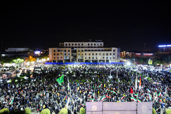تجمع مردم اصفهان در حمایت از حمله موشکی و پهپادی سپاه به اسرائیل