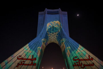 نورپردازی برج آزادی در حمایت از حمله موشکی و پهپادی به اسرائیل