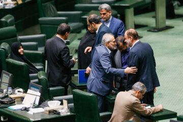 حسینی برای روابط حسنه میان دولت و مجلس تلاش زیادی کرد