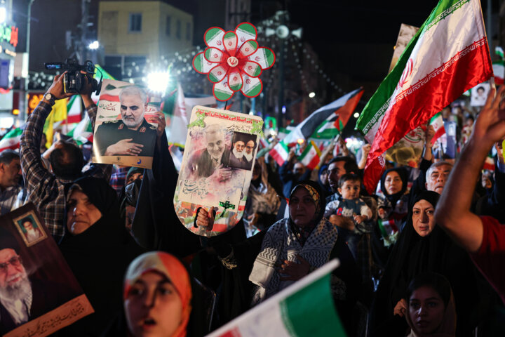 تجمع مردم اهواز در حمایت از حمله موشکی و پهپادی به اسرائیل