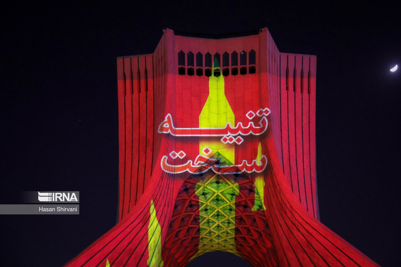 نورپردازی برج آزادی در حمایت از حمله موشکی و پهپادی به اسرائیل