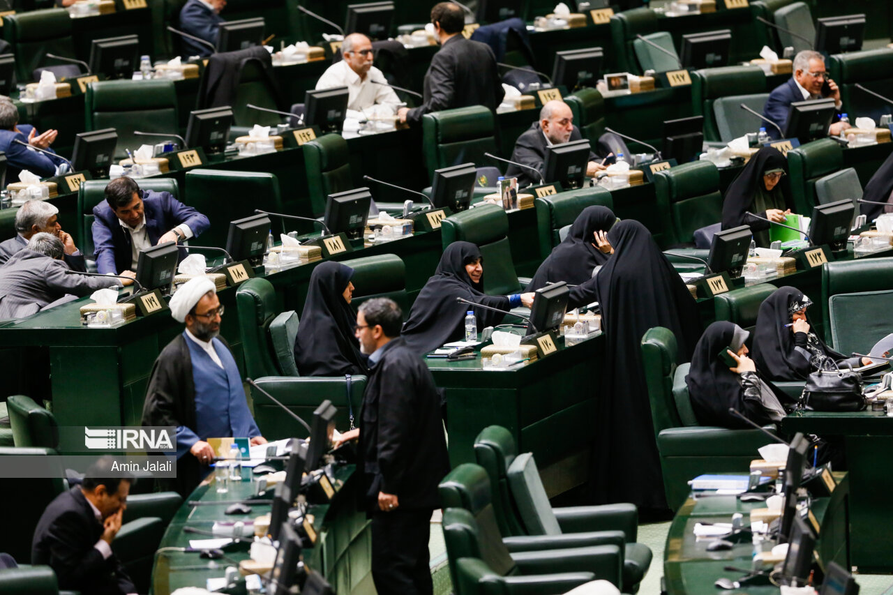 مجلس با کاهش ساعت کار زنان به 20 ساعت در هفته مخالفت کرد
