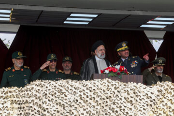 Desfile militar en Teherán con motivo del Día Nacional del Ejército