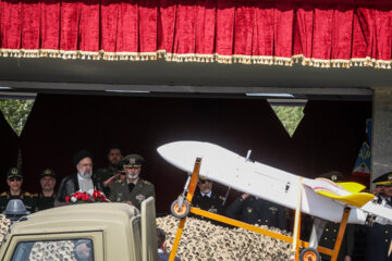 رژه روز ارتش با حضور رئیس جمهور