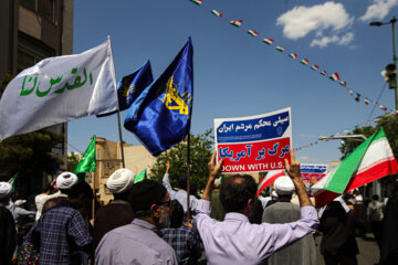 راهپیمایی نمازگزاران قمی در حمایت از اجرای عملیات «وعده صادق»