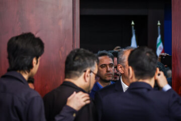 علی خطیر مدیر عامل باشگاه استقلال در مراسم امضای قرارداد واگذاری مالکیت باشگاه استقلال و پرسپولیس