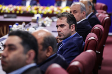 علی خطیر مدیر عامل باشگاه استقلال در مراسم امضای قرارداد واگذاری مالکیت باشگاه استقلال و پرسپولیس