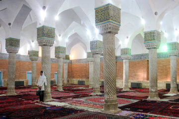 مسجد دارالاحسان یا مسجد جامع سنندج یکی از مهم‌ترین مساجد شهر سنندج و اهل سنت ایران محسوب می‌شود که در سال ۱۲۲۷ هجری قمری توسط امان‌الله خان اردلان ساخته شد