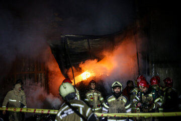 توضیحات اورژانس درباره حادثه آتش سوزی انبار کالا در شهرری/ حادثه مصدوم نداشت