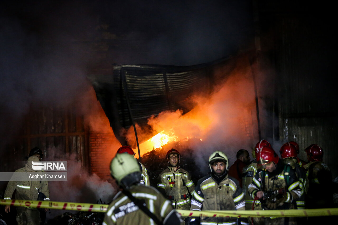 توضیحات اورژانس درباره حادثه آتش سوزی انبار کالا در شهرری/ حادثه مصدوم نداشت