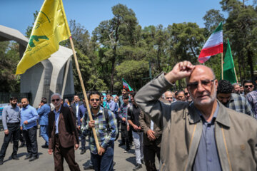 Estudiantes en Teherán se congregan para apoyar las manifestaciones de solidaridad con Gaza en EEUU
