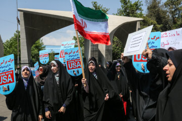 Estudiantes en Teherán se congregan para apoyar las manifestaciones de solidaridad con Gaza en EEUU
