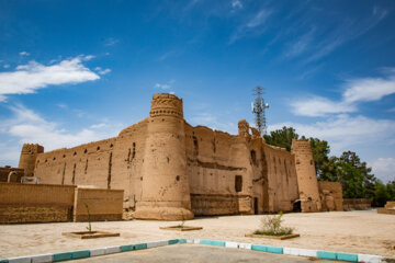 قلعه و آب انبار روستای فهرج - یزد