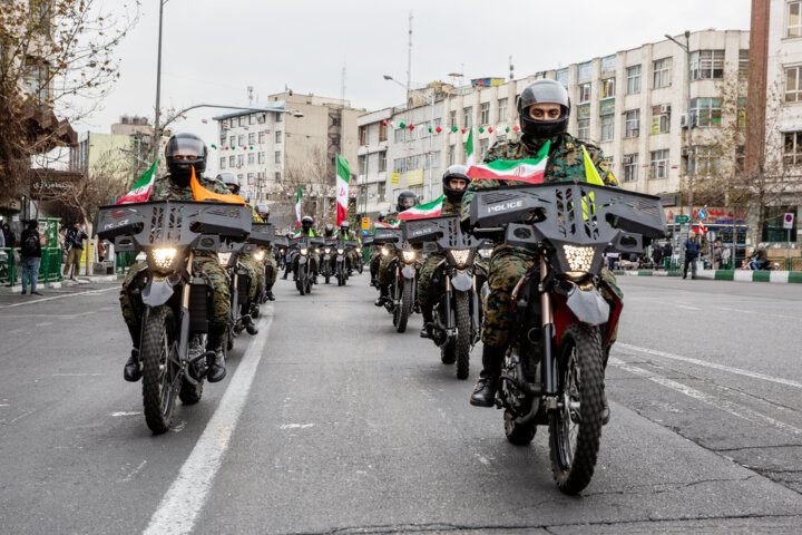 رژه موتور سواران در سالروز ورود امام خمینی به تهران