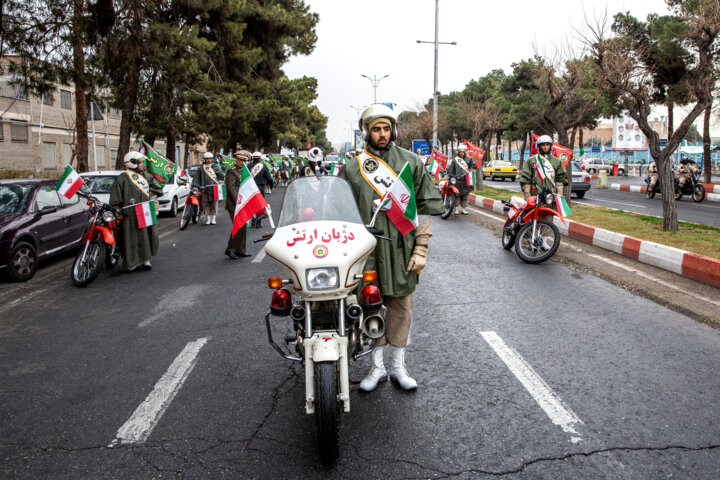 رژه موتور سواران در سالروز ورود امام خمینی به تهران