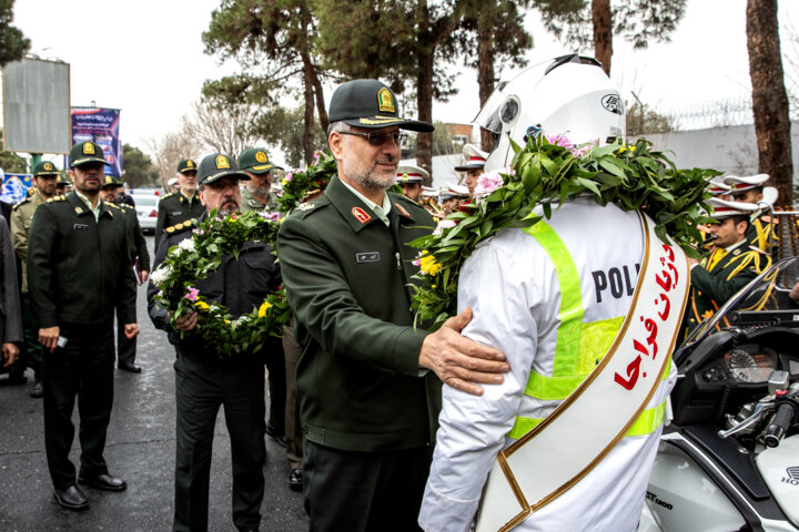 رژه موتور سواران در سالروز ورود امام خمینی به تهران