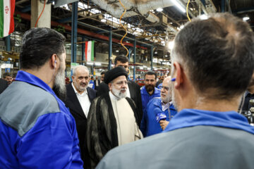 دیدار و گفت‌وگوی رئیس‌جمهور با کارگران کارخانه ایران خودرو دیزل