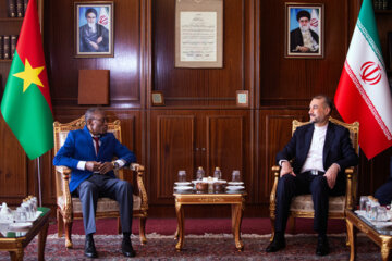 «کیلم دو تامبلا» نخست وزیر بورکینافاسو در دیدار با «حسین امیرعبدالهیان» وزیر امور خارجه