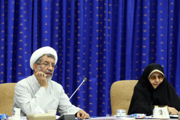 انسیه خزعلی و حجت‌الاسلام حمید پارسانیا در جلسه شورای عالی انقلاب فرهنگی