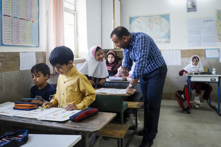 چالشی به نام تبدیل وضعیت معلمان؛ قانون چه میگوید؟