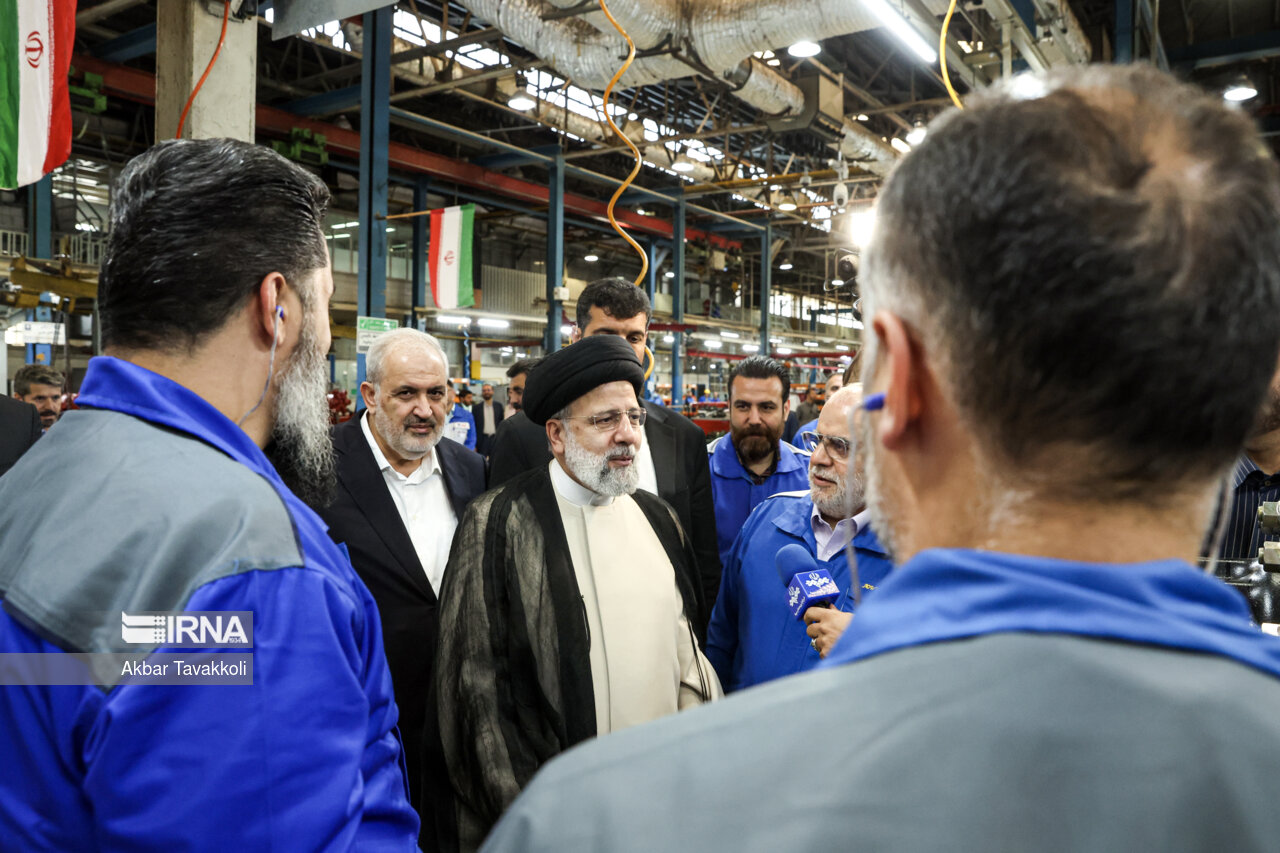 دیدار و گفت‌وگوی رئیس‌جمهور با کارگران کارخانه ایران خودرو دیزل