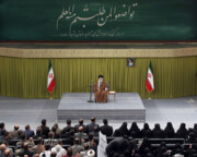 بالصور..  قائد الثورة الإسلامية يستقبل حشدا من المعلمين