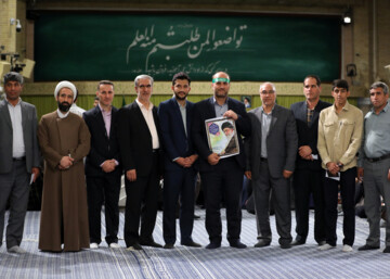 Encuentro de un grupo de maestros con el Líder de la Revolución Islámica