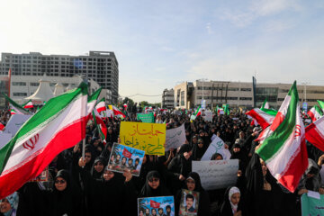 اجتماع مردم مشهد در حمایت از طرح نور فراجا