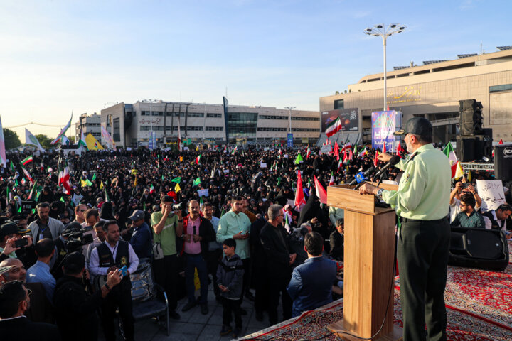 اجتماع مردم مشهد در حمایت از طرح نور فراجا