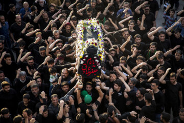 La cérémonie de deuil et de commémoration pour l’anniversaire de la mort en martyr de l'Imam Jafar Sadiq (P) ce samedi 4 mai à Yazd ((Photo : Majid Jarrahi)

