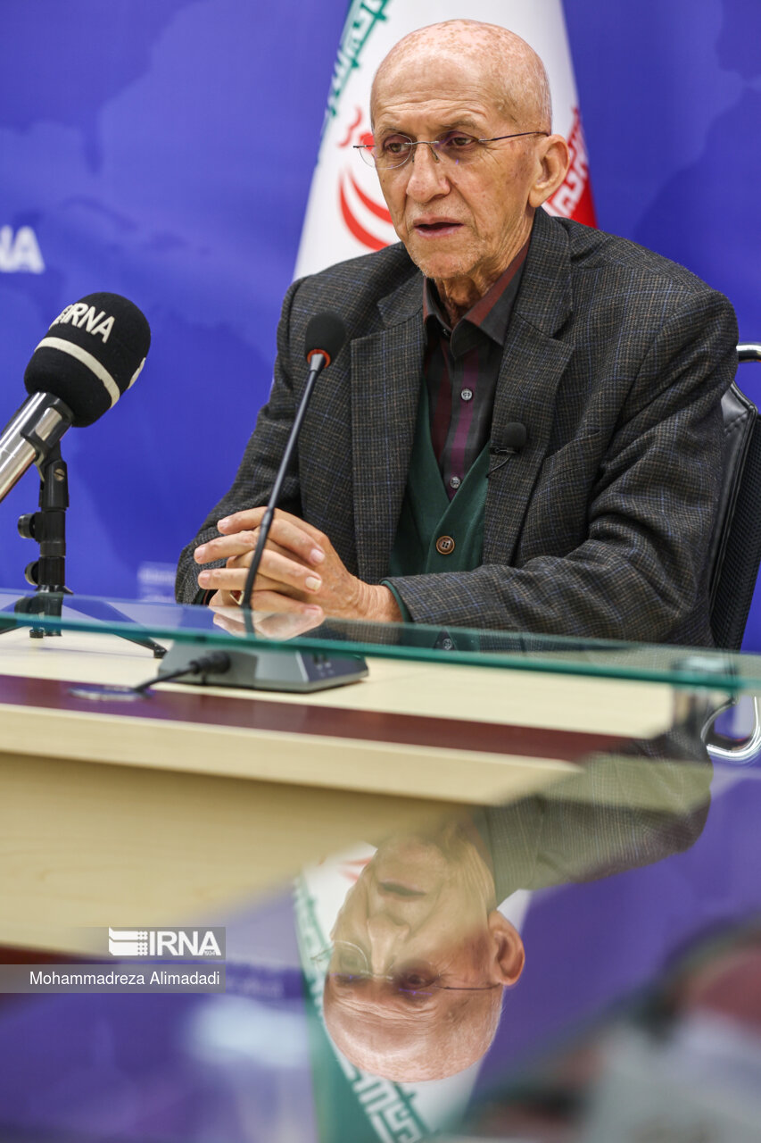گفت و گو با بیژن نوباوه