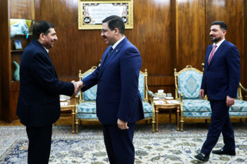 دیدار «اثیر داود سلمان» وزیر تجارت عراق(وسط) با محمد مخبر معاون اول رئیس جمهور(چپ)