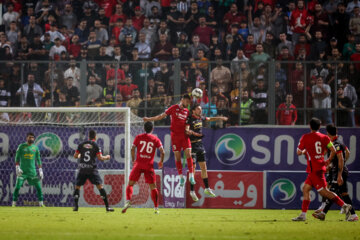 Persepolis F.C. defeats Nassaji 2-1