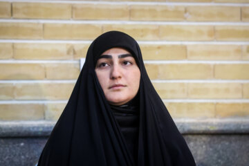 زینب سلیمانی دختر سردار سلیمانی در مراسم بزرگداشت چهلمین روز شهادت مستشاران نظامی ایران در سوریه