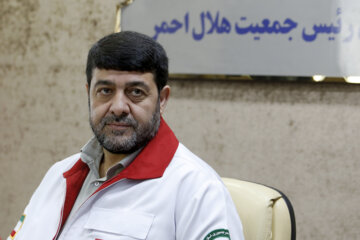 رئيس جمعية الهلال الأحمر الإيراني: رجال الإنقاذ يبحثون من كل الاتجاهات