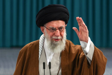قائد الثورة الاسلامية: استشهاد الشهيد زاهدي جسّد عظمة الجمهورية الإسلامية الإيرانية