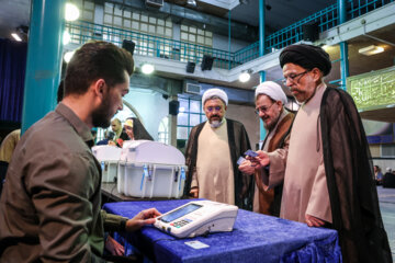 مرحله دوم انتخابات مجلس - حسینیه جماران