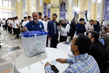 مشارکت پرشور و آگاهانه در انتخابات، تضمین‌گر عزت و اقتدار ایران است