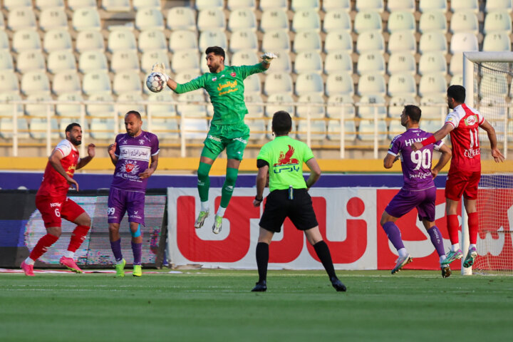 رمز برد پرسپولیس مقابل هوادار چه بود؟ 2