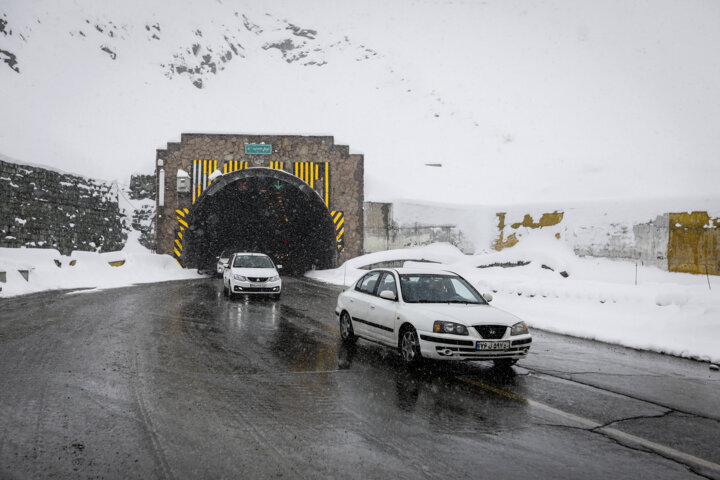 رانندگی در زمستان؛ چگونه در برف و یخ بهتر برانیم؟
